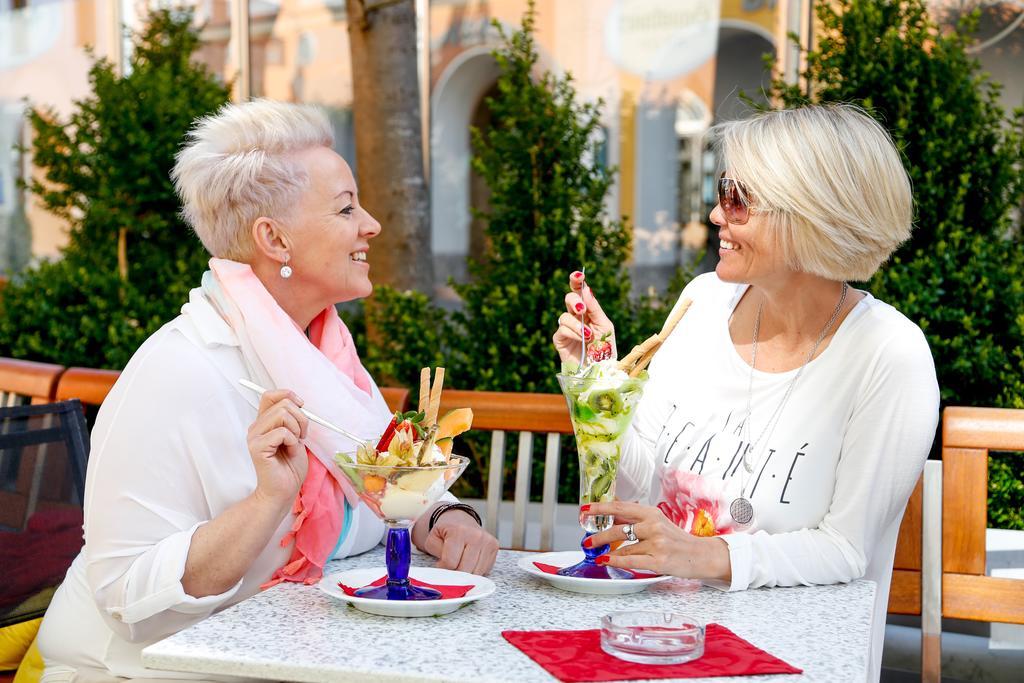 Pension Cafe Maier ゴリング・アン・デア・ザルツァッハ エクステリア 写真